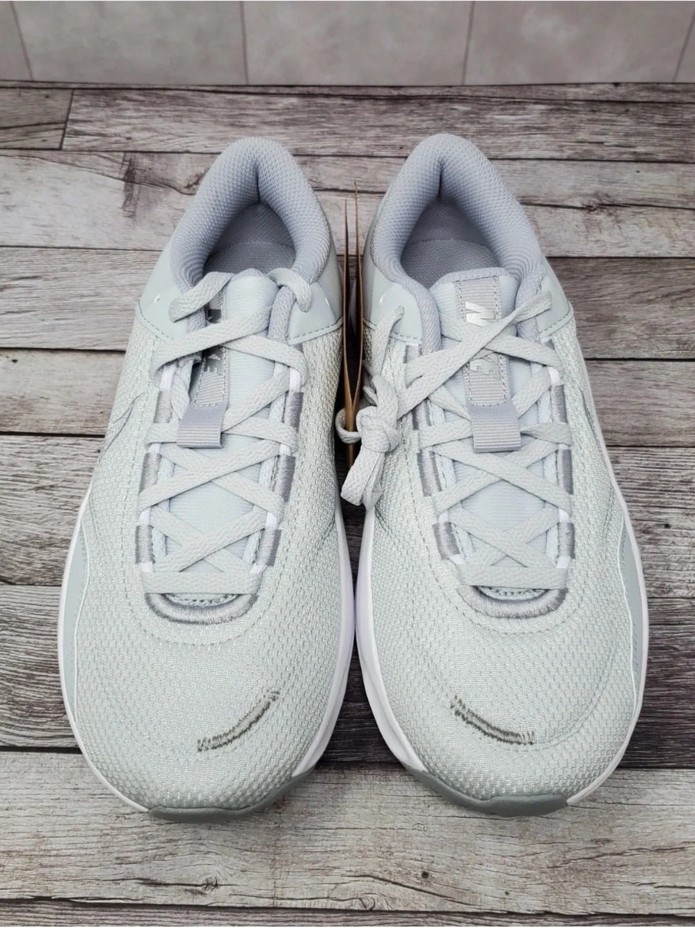 Nike Legend Essential 3 Next Nature Women's Size 7 Platinum Silver DM1119-004